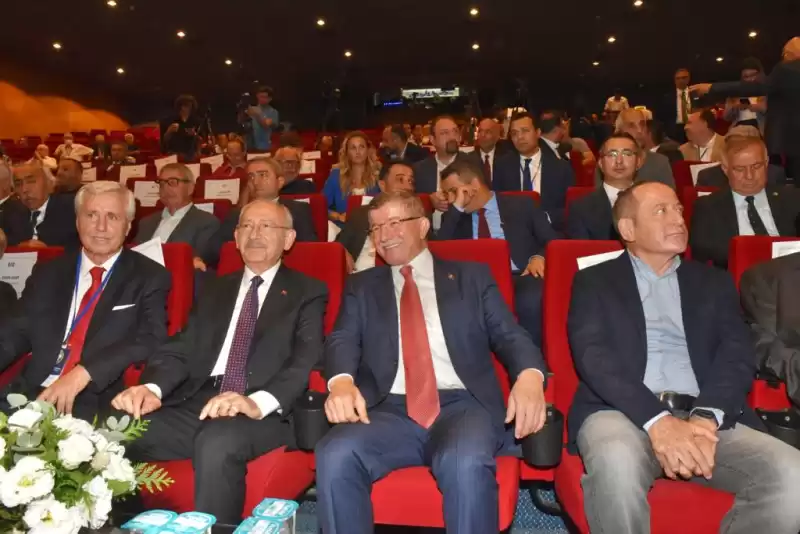 GELECEK PARTİSİ GENEL BAŞKANI AHMET DAVUTOĞLU'NUN HÜR DÜŞÜNCE HAREKETİ'NİN GENEL KURULUNA KATILDI 