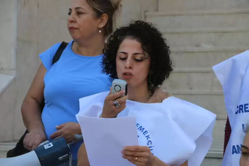 SES Hatay Çalışırken Ve Emeklilikte Insanca Yaşamaya Yetecek ücret Istiyoruz.