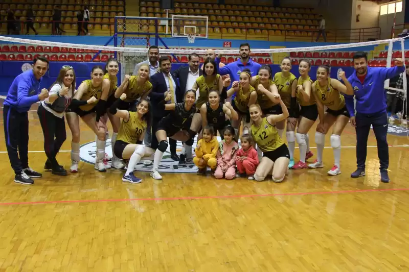 KADINLAR HATAY VOLEYBOL TAKINININ ANA SPONSORU RASUS KİMYA OLDU