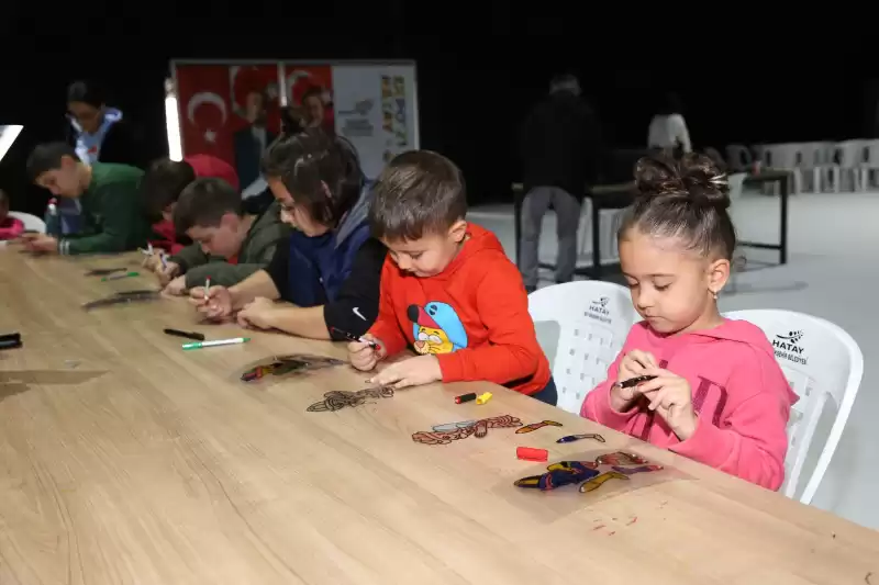 ÜNLÜ YAZARLAR EXPO’DA HATAYLILAR İLE BULUŞTU 