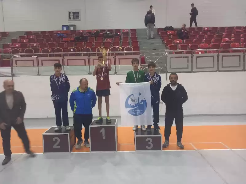 Antakya Belediyesi Masa Tenisi Sporcusu Milli Takıma Seçildi 