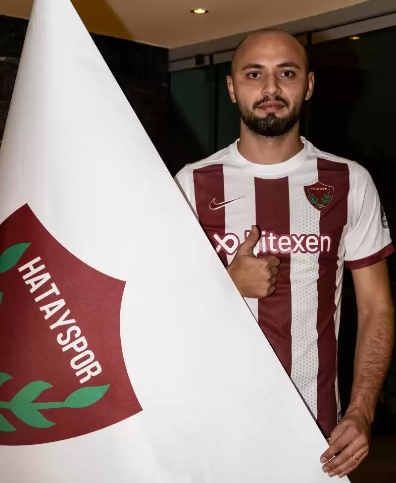 Atakaş Hatayspor Burak Bekaroğlu İle 2.5 Yılık Sözleşme Imzaladı.