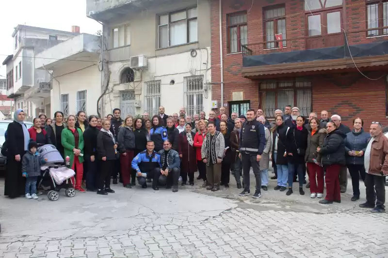 Polis, Halkın Huzur Ve Güveni İçin Görev Yapar…         POLİS - VATANDAŞ EL ELE…