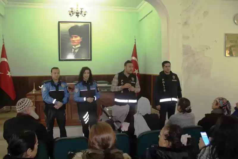 Polis, Halkın Huzur Ve Güveni İçin Görev Yapar… POLİS - VATANDAŞ EL ELE…