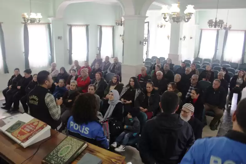Polis, Halkın Huzur Ve Güveni İçin Görev Yapar… POLİS - VATANDAŞ EL ELE…