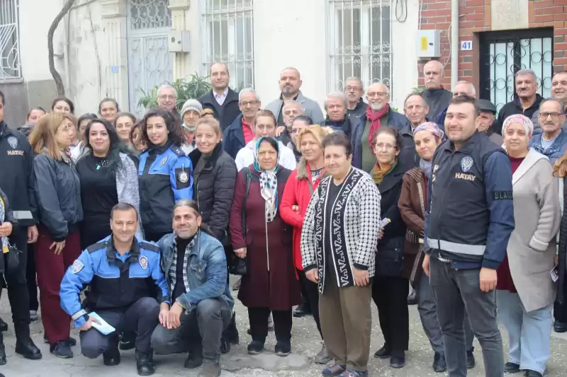 Polis, Halkın Huzur Ve Güveni İçin Görev Yapar…         POLİS - VATANDAŞ EL ELE…