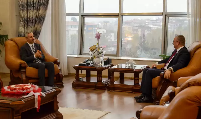 İletişim Başkanlığı Adana Bölge Müdürü Ali İmran Turgut, Rektör Veysel Eren'e Hayırlı Olsun Ziyaretinde Bulundu