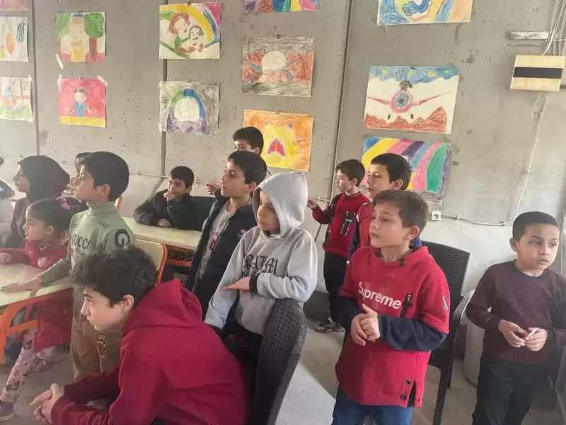 TAYVAN KÜLTÜR MERKEZİN’DE TAYVAN’LI EĞİTİMCİLER. TAHTA BAŞINDA.