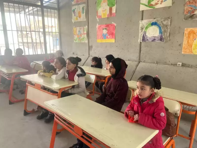 TAYVAN KÜLTÜR MERKEZİN’DE TAYVAN’LI EĞİTİMCİLER. TAHTA BAŞINDA.