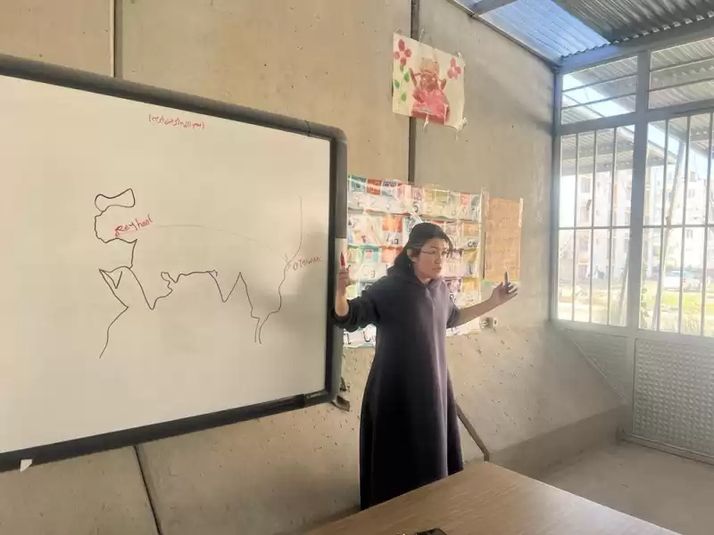 TAYVAN KÜLTÜR MERKEZİN’DE TAYVAN’LI EĞİTİMCİLER. TAHTA BAŞINDA.
