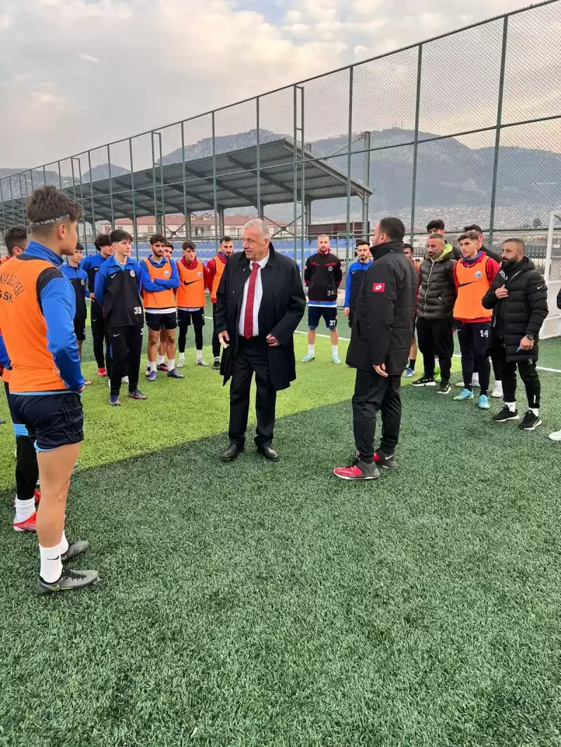 BAŞKAN YILMAZ FUTBOLCULARLA BİRARAYA GELDİ