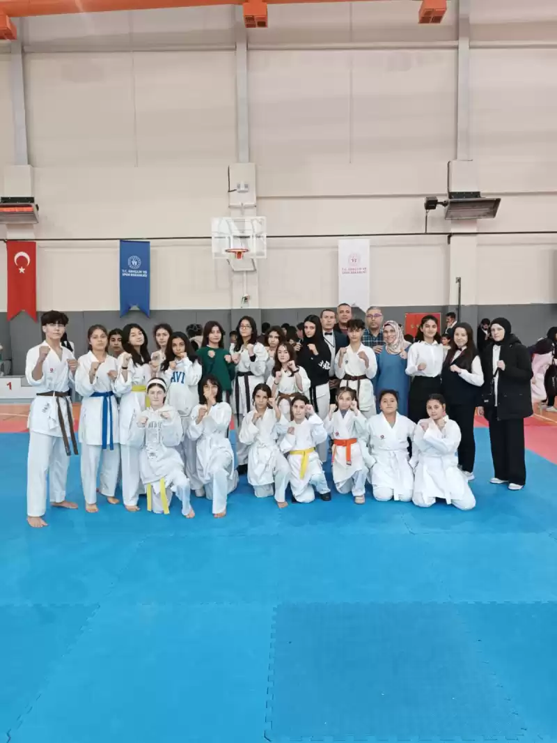 KIRIKHAN BELEDİYESİ GENÇLİK VE SPOR KULÜBÜ KARATE SPORCULARI HATAY’A DAMGA VURDU