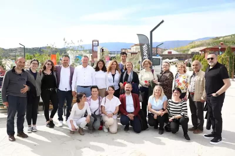 HATAY’DAKİ AKADEMİSYENLER “ HEP BİRLİKTE HATAY’I YENİDEN İNŞA EDELİM” ÇAĞRISI YAPTI     