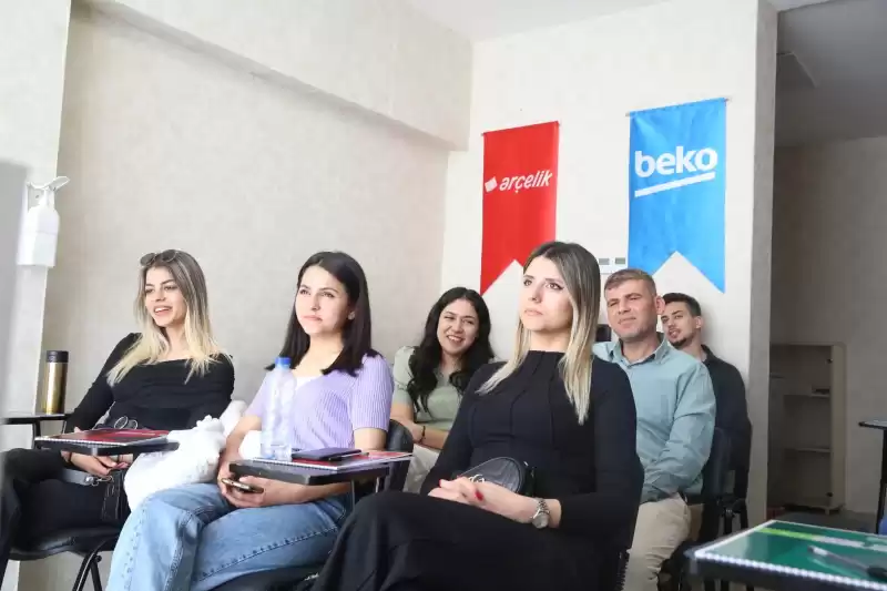 ARÇELİK TARAFINDAN KURULAN ÇAĞRI MERKEZİNDE HATAYLI DEPREMZEDELER GÖREV ALACAK