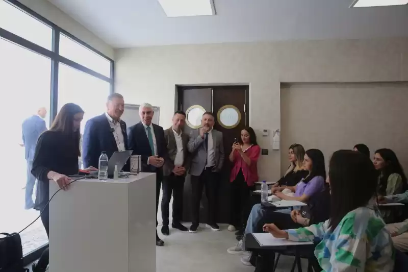 ARÇELİK TARAFINDAN KURULAN ÇAĞRI MERKEZİNDE HATAYLI DEPREMZEDELER GÖREV ALACAK
