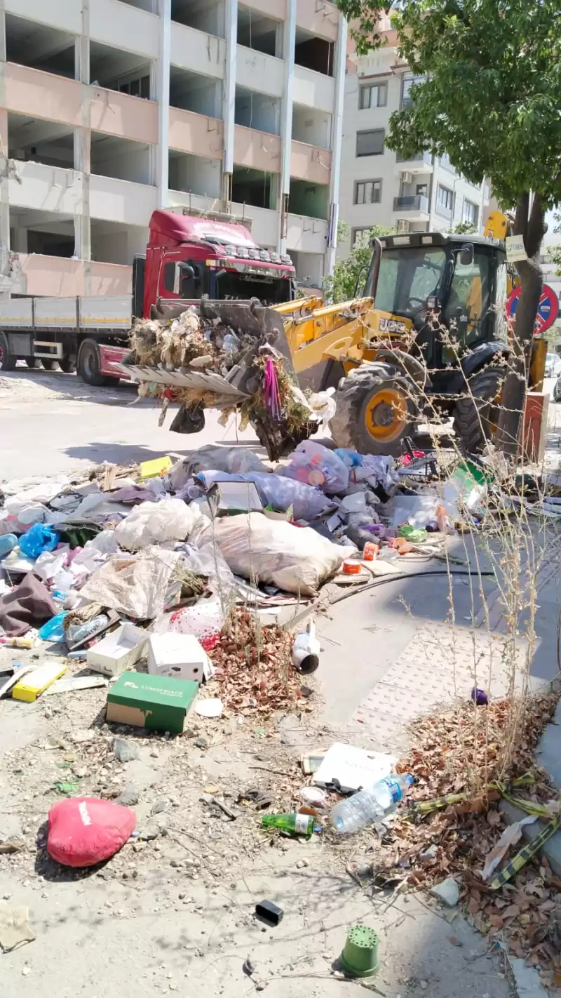 ANTAKYA BELEDİYESİ MOLOZ VE KATI ATIK TEMİZLEME ÇALIŞMALARINI SÜRDÜRÜYOR