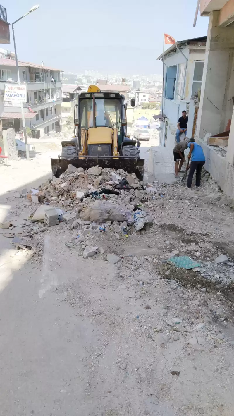 ANTAKYA BELEDİYESİ MOLOZ VE KATI ATIK TEMİZLEME ÇALIŞMALARINI SÜRDÜRÜYOR