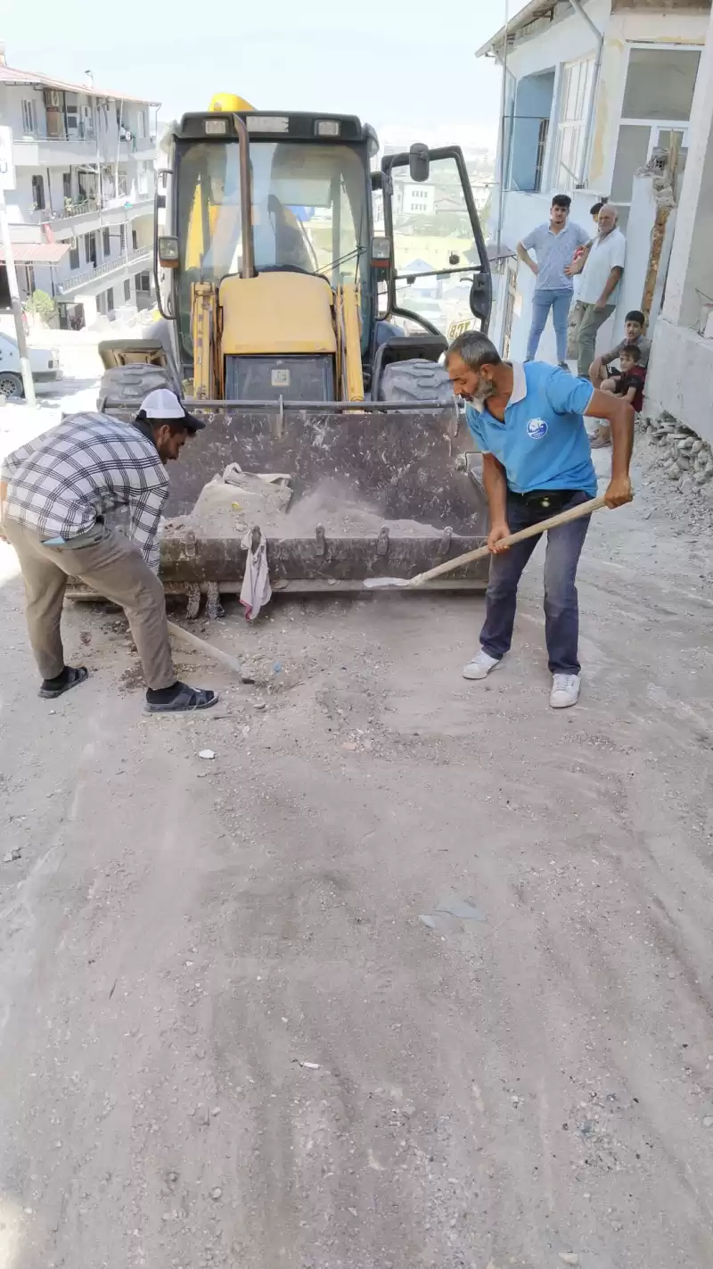 ANTAKYA BELEDİYESİ MOLOZ VE KATI ATIK TEMİZLEME ÇALIŞMALARINI SÜRDÜRÜYOR