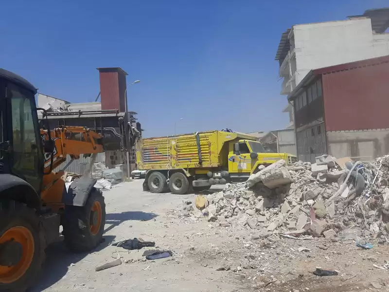 ANTAKYA BELEDİYESİ MOLOZ VE KATI ATIK TEMİZLEME ÇALIŞMALARINI SÜRDÜRÜYOR