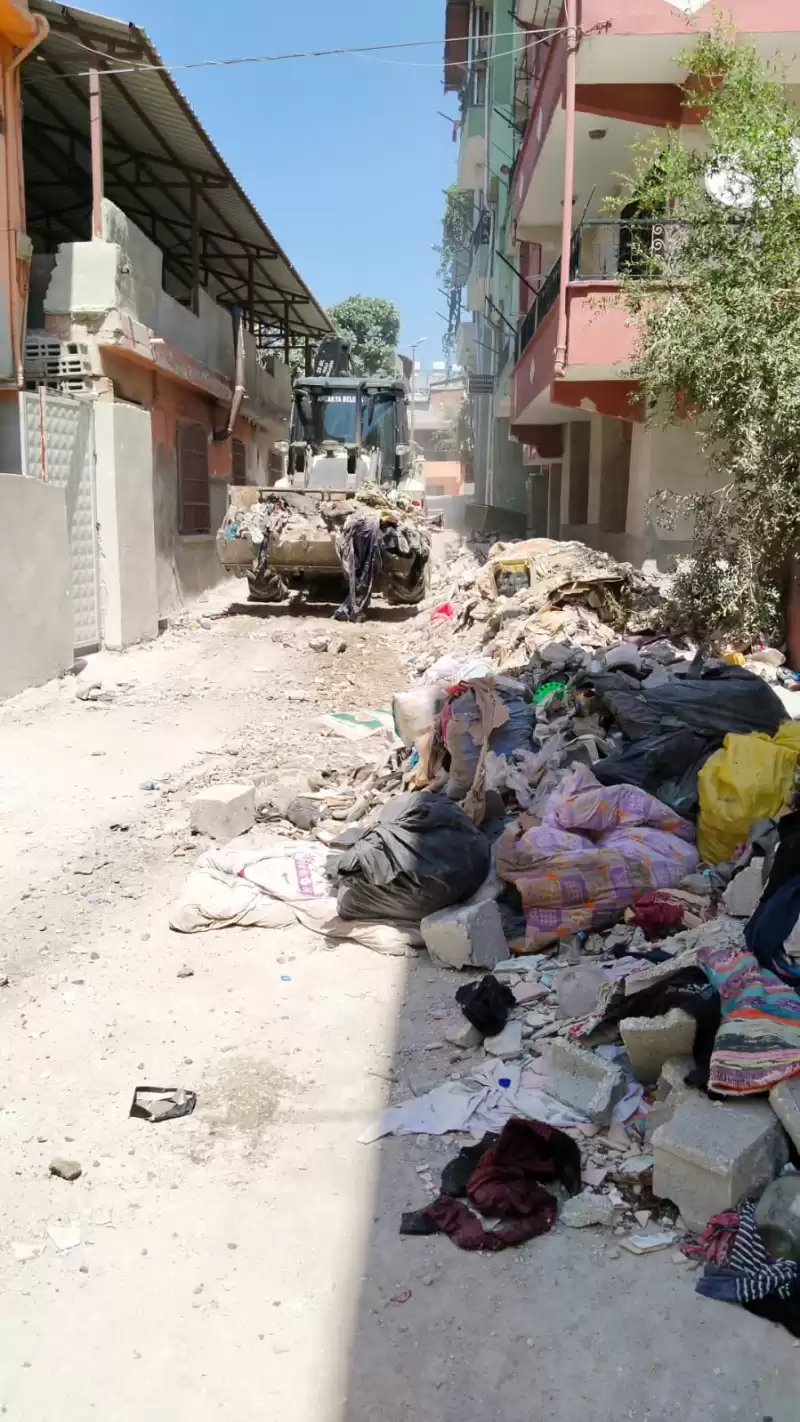 ANTAKYA BELEDİYESİ MOLOZ VE KATI ATIK TEMİZLEME ÇALIŞMALARINI SÜRDÜRÜYOR