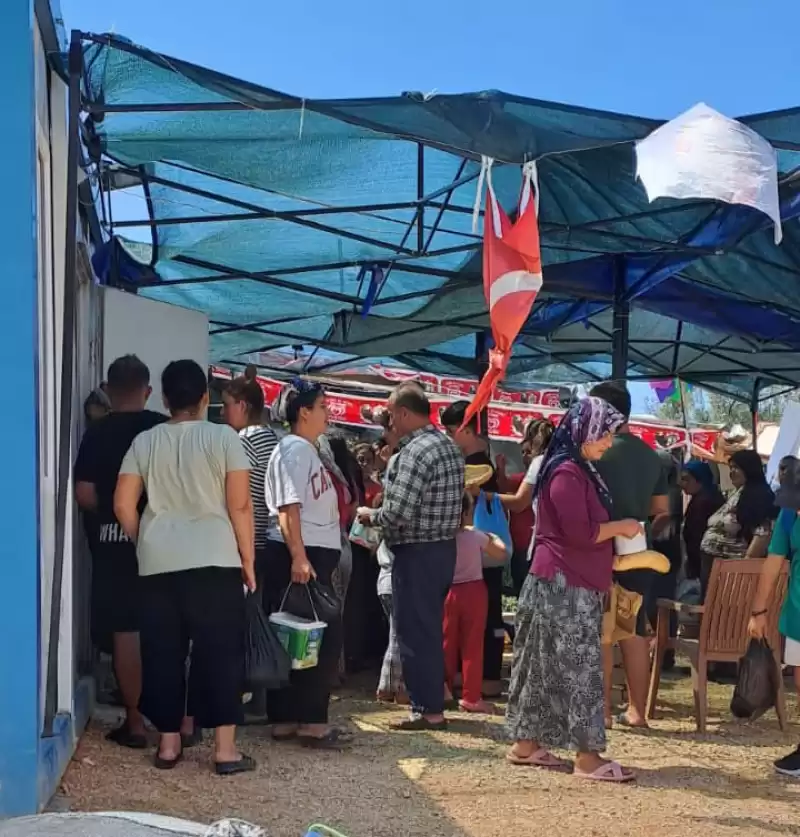 SAMANDAĞ BELEDİYESİ HER GÜN 1000 KİŞİYE SICAK YEMEK İMKANI SUNMAYA DEVAM EDİYOR.