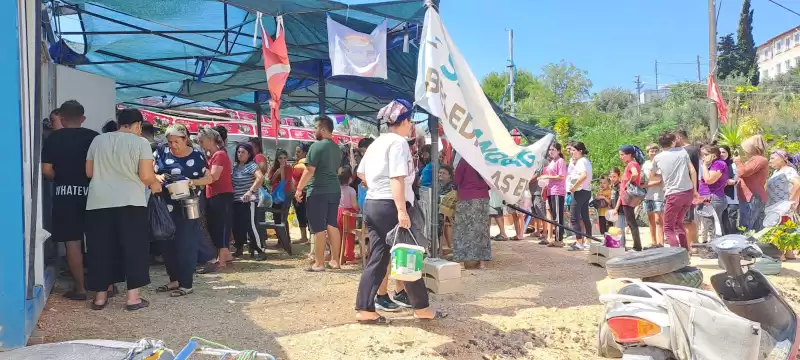 SAMANDAĞ BELEDİYESİ HER GÜN 1000 KİŞİYE SICAK YEMEK İMKANI SUNMAYA DEVAM EDİYOR.