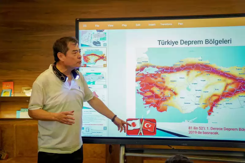ÜNLÜ JAPON DEPREM UZMANI MORIWAKİ TAYVAN KÜLTÜR MERKEZİNİ ZİYARET ETTİ.