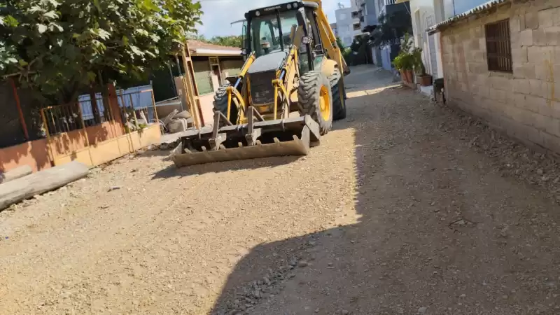 HUMMALI ÇALIŞMALARLA CADDE VE SOKAKLARIMIZI YENİLEMEYE DEVAM EDİYORUZ.
