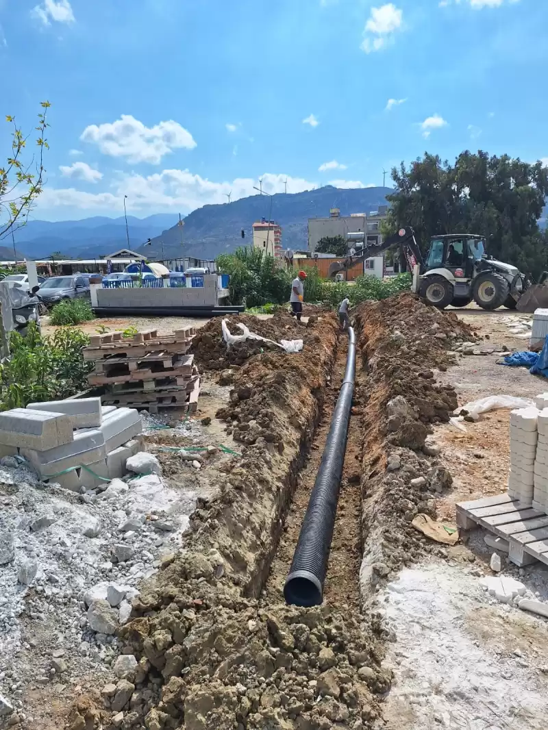 HUMMALI ÇALIŞMALARLA CADDE VE SOKAKLARIMIZI YENİLEMEYE DEVAM EDİYORUZ.