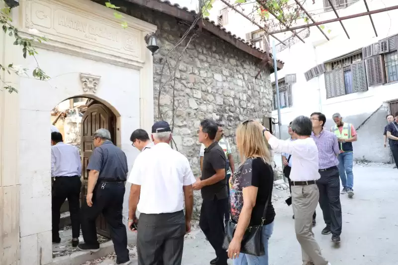 DEPREMZEDE KORE GAZİLERİNE KORELİ KARDEŞLERİ EL UZATTI
