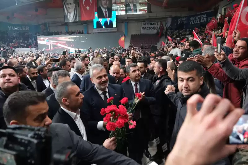 Öntürk, Değerli Babası Bekir Öntürk’ü Kırıkhan Mezarlığı’nda Ziyaret Ederek Başkanlık Yolculuğuna çıkmadan önce Dualarıyla Helallik Istedi.