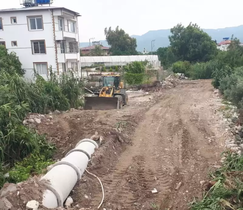 FEN İŞLERİ EKİPLERİMİZCE 10 MAHALLEMİZDE EŞZAMANLI ÇALIŞMALARIMIZI SÜRDÜRÜYORUZ.