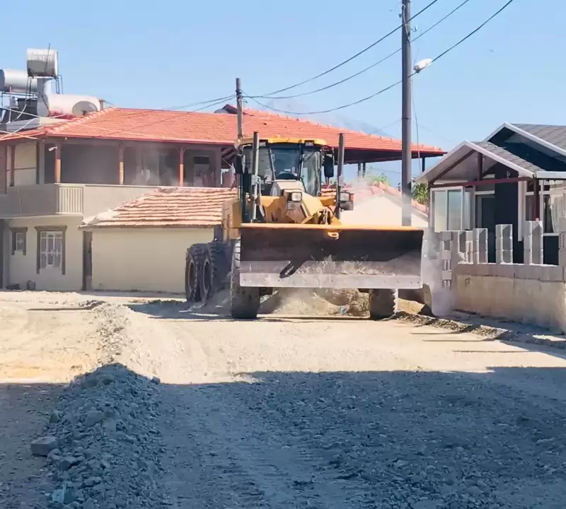 FEN İŞLERİ EKİPLERİMİZCE 11 MAHALLEMİZDE EŞZAMANLI ÇALIŞMALARIMIZI SÜRDÜRÜYORUZ.