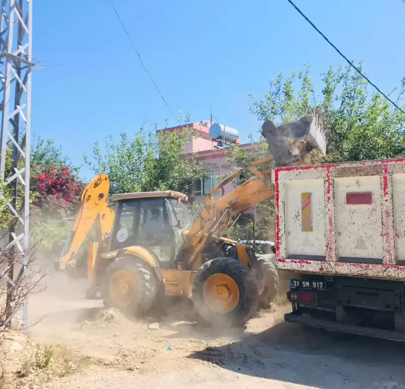 FEN İŞLERİ EKİPLERİMİZCE 11 MAHALLEMİZDE EŞZAMANLI ÇALIŞMALARIMIZI SÜRDÜRÜYORUZ.