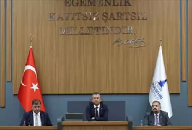 CHP Genel Başkanı Özel'den Başkanlar Zirvesi