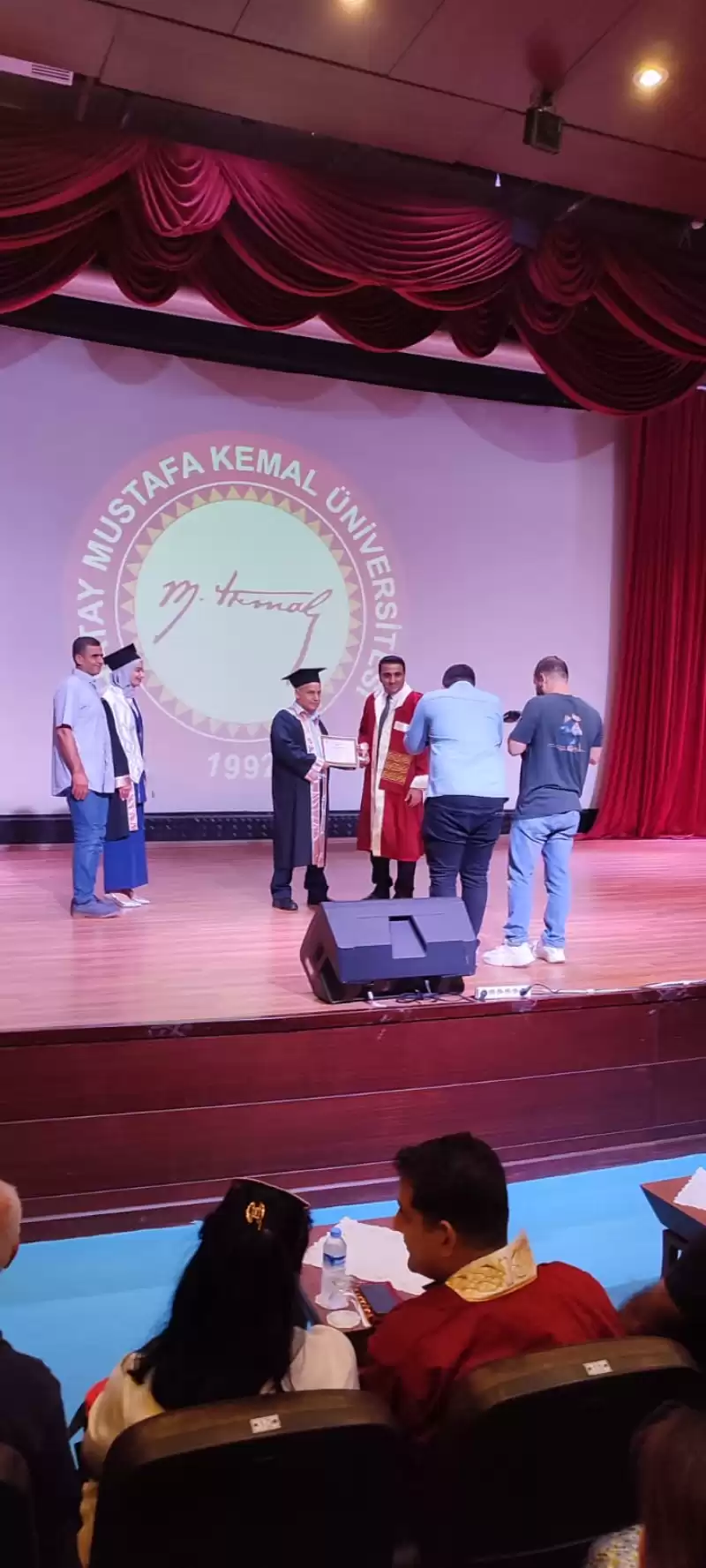 DEPREMZEDE İŞ ADAMI 8 .ÜNİVERSİTESİNİ BİRİNCİLİKLE BİTİRDİ.