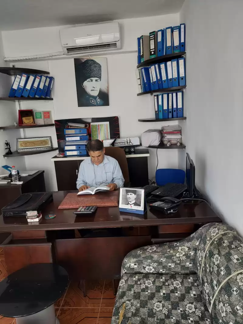 DEPREMZEDE İŞ ADAMI 8 .ÜNİVERSİTESİNİ BİRİNCİLİKLE BİTİRDİ.