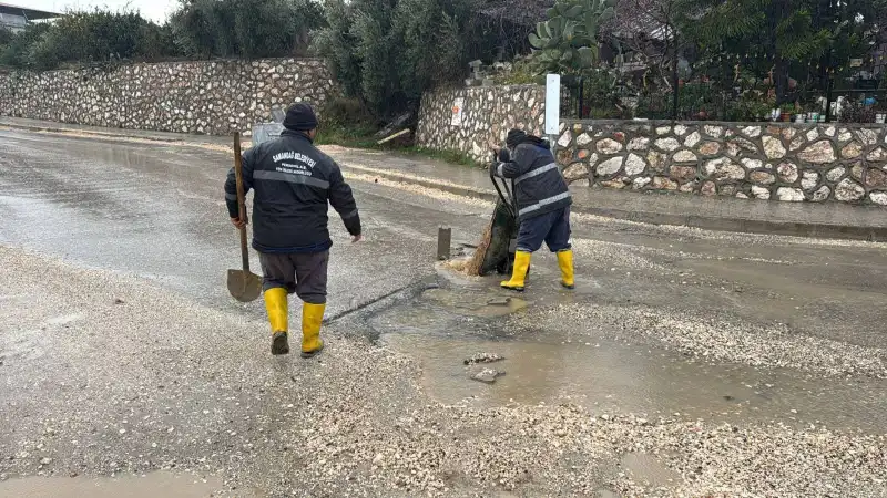 SAMANDAĞ BELEDİYESİ TÜM EKİPLERİYLE SAHADA TEYAKKUZ HALİNDE.