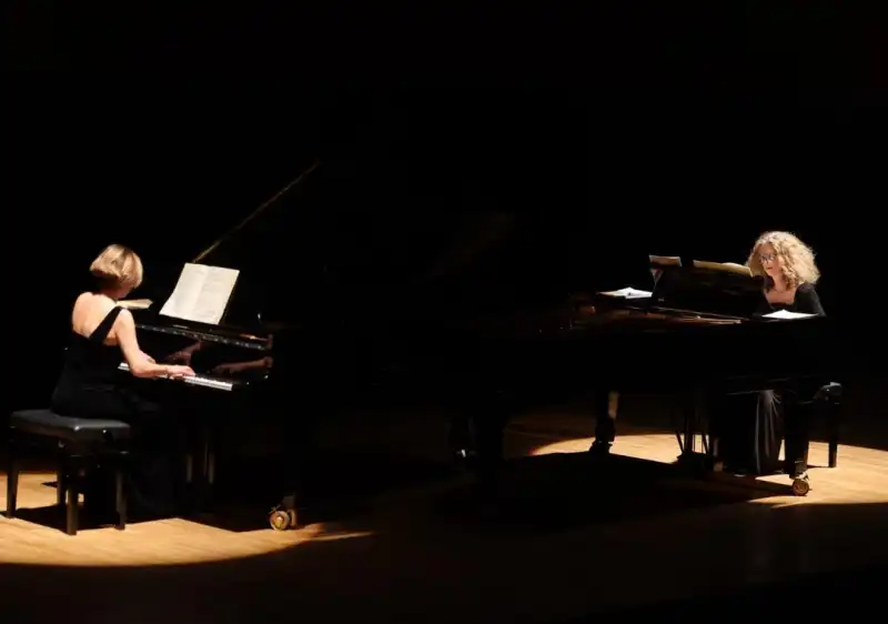 İki Piyano, Iki Kültür: AASSM’de Duygusal Konser