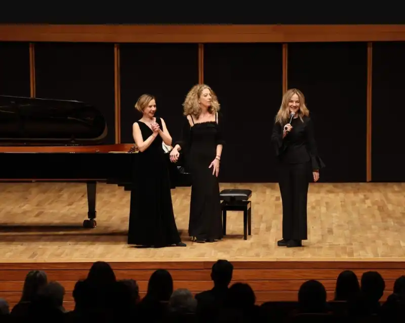 İki Piyano, Iki Kültür: AASSM’de Duygusal Konser