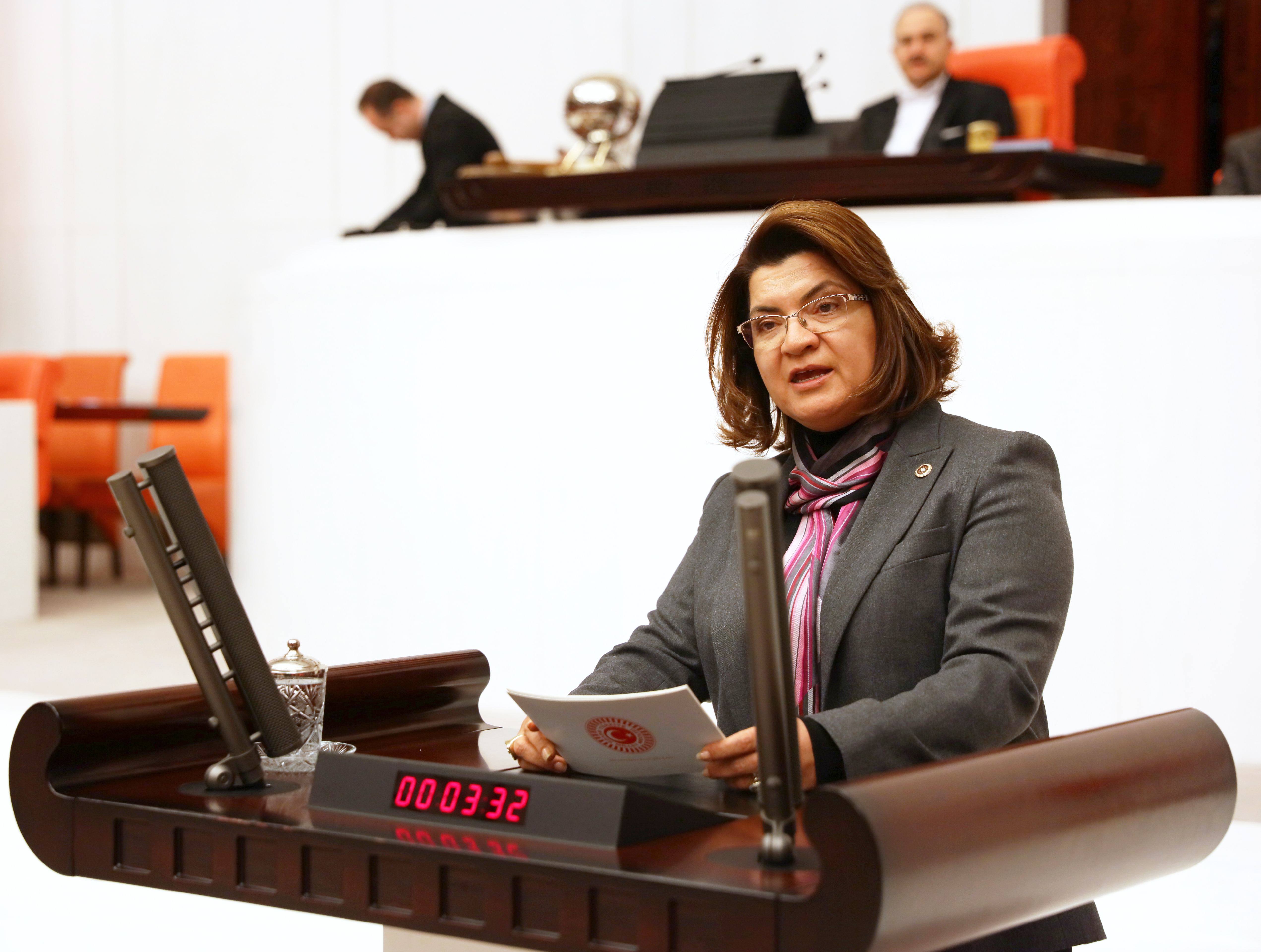 CHP’Lİ SUZAN ŞAHİN: ÇOCUK FELCİ AŞISININ İTHAL EDİLMESİ AKP'NİN AYIBIDIR